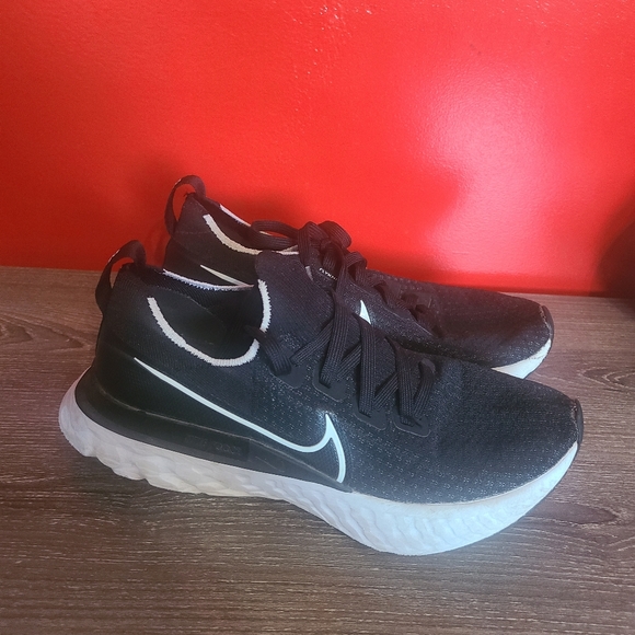 Nike React Infinity Run Flyknit Women’s Size 8.5 Black Running Shoes CD4372-002 - Picture 2 of 9